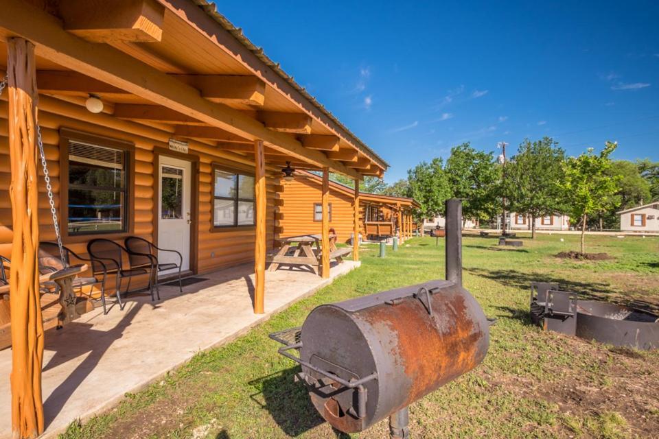 River Bluff Cabins Rio Frio Eksteriør bilde
