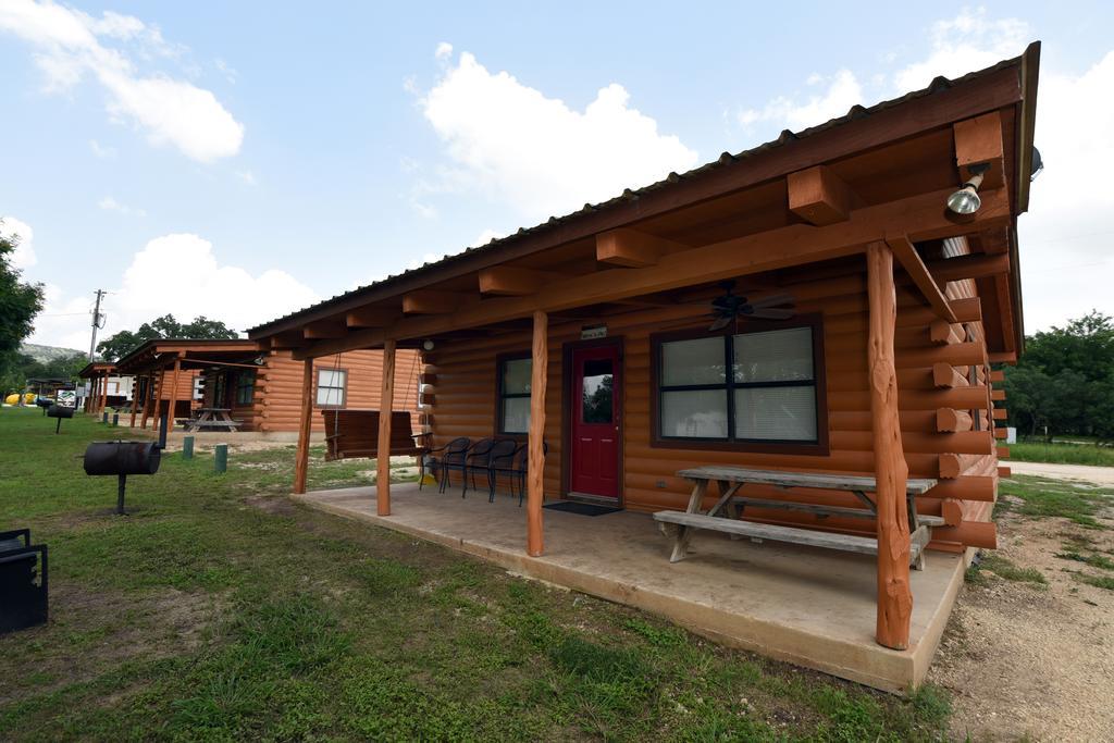River Bluff Cabins Rio Frio Eksteriør bilde