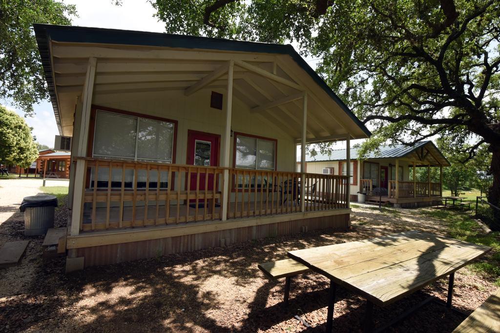 River Bluff Cabins Rio Frio Eksteriør bilde